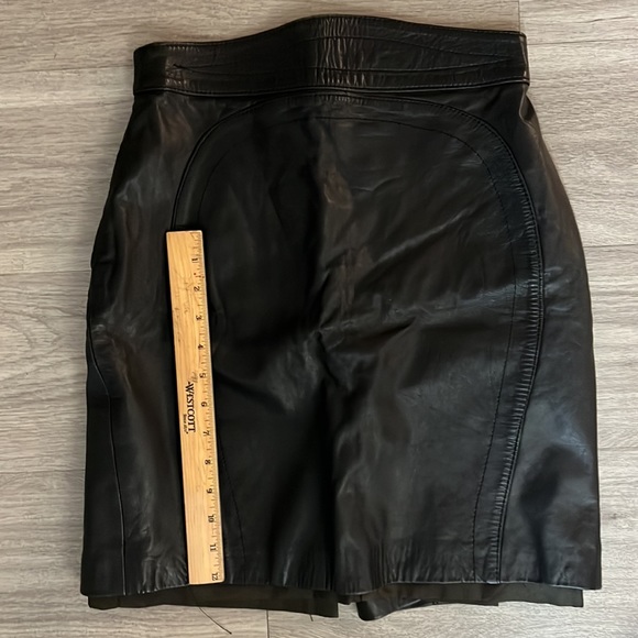 Vintage Leather Skirt Back High Waisted Mini with Back zipper and snap - Picture 11 of 11